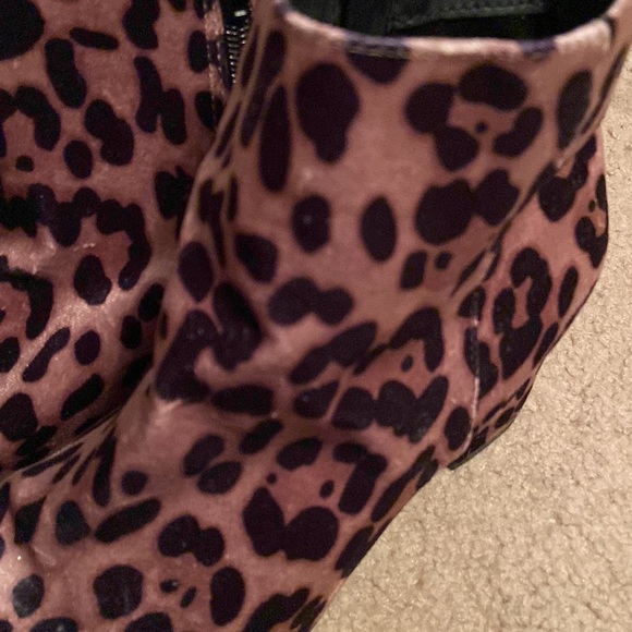 Leopard Boots Size 7 💜 - Picture 2 of 8